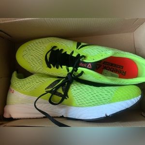 Reebok Unisex-Adult Harmony Racer Size 9 - New in box - neon Yellow